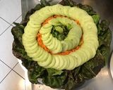 Une image de l'étape 9 de Salade de concombre aux carottes râpées,laitue rouge et mozzarella di buffala.