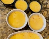 Hình bước làm 2 của món Creme Brulée