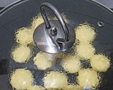Foto langkah ke 4 dari resep Egg biscuits.