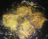 A picture of step 3 of Onion Pakoda.