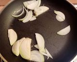 Foto langkah ke 5 dari resep Pasta Makaroni Sosis Bunga Telang.