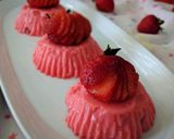 A picture of step 6 of Strawberry panna cotta.