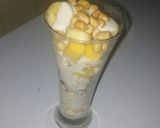 A picture of step 4 of Nutty fruit parfait.