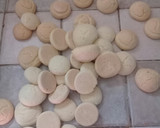 Foto del paso 4 de la receta: Mini alfajores de fécula de maíz con cobertura de chocolate