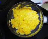 Foto del paso 5 de la receta: Huevos azules revueltos, con tomates cherry