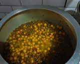 A picture of step 4 of Kolhapuri Misal Pav.