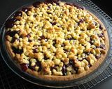 A picture of step 6 of Cherry Crumble Pie.