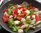 Foto del paso 2 de la receta Solomillo de cerdo al chilindrón con toque picante