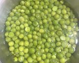 A picture of step 1 of Green Peas Ghugni with Paratha.