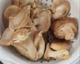 Hình bước làm 2 của món Cháo hàu thập cẩm tự chế... :)