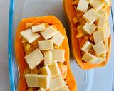 Une image de l'étape 4 de Butternut farcie lardons & oignons gratinée raclette.