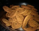A picture of step 5 of Murukulu.