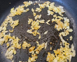 Foto del paso 2 de la receta: Filetes de pollo en salsa