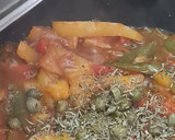 Foto del paso 3 de la receta: Peperonata 🫑🍅🧅🧄 Pimientos morrones rojo, amarillo y verde en aceite de oliva virgen extra 🇮🇹