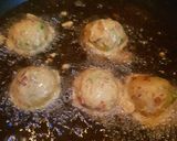 A picture of step 2 of Aloo vada/Potato pakoray bombs.