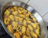 A picture of step 5 of Bhindi ke pakode.