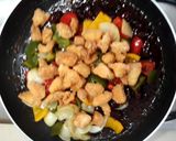 รูปขั้นตอนการทำที่ 3 ของ ไก่ผัดเม็ดมะม่วงหิมพานต์ (น้ำพริกเผา) Gai Pad Med Mamuang (Nam Prik Pao)