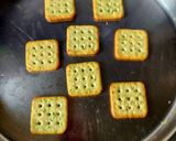 A picture of step 3 of Cream Crackers Maska Chaska Pizza.