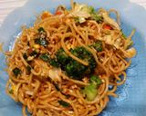 Foto langkah ke 4 dari resep Mie goreng Tek2 Brokoli ala-ala.