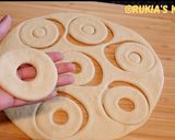 A picture of step 5 of Soft & fluffy donuts.