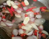 Foto langkah ke 3 dari resep 🍜 bandeng kuah asam pedas .
