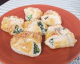 Foto del passaggio 5 della ricetta Fagottini di sfoglia con ricotta e spinaci