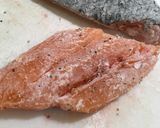 A picture of step 3 of Sauted Salmon with Mushroom and Onion.