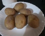 A picture of step 1 of Smashed potatoes 🥔.
