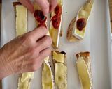 Foto del paso 2 de la receta: Miniaperitivo con bonito del norte (III): Tosta templada de bonito con cherry confitado y brie