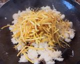 Foto del paso 4 de la receta Snack/plato rápido: Revuelto de bacalao y patatas paja