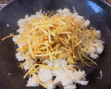 Foto del paso 4 de la receta: Snack/plato rápido: Revuelto de bacalao y patatas paja
