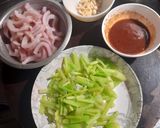 沙茶芹菜炒魷魚的食譜步驟1照片