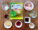 รูปขั้นตอนการทำที่ 1 ของ หมูผัดผักกาดดองพริงแห้ง By แม่บ้าน