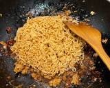 ผัดกะเพรามาม่าพริกแห้ง เส้นไม่เละ วิธีทำสูตร 4 รูป