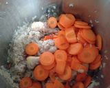 Foto langkah ke 2 dari resep Nasi kacang polong + wortel dengan ayam.