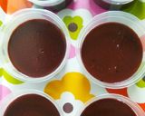 Foto langkah ke 2 dari resep Puding Coklat topping Biskuit.