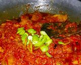 Foto langkah ke 8 dari resep Sambal Goreng Pete Ikan Tuna Tepung.