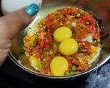 साधी सोपी अंडा भुर्जी (Anda Bhurji Recipe In Marathi) रेसिपी स्टेप 5 फोटो 