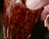 A picture of step 3 of Oreo milkshake.