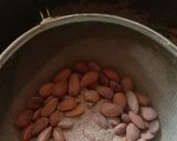 A picture of step 4 of Roasted almomds.