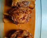 Foto del paso 3 de la receta: Codillo de cerdo al horno en su jugo con patatas a lo pobre