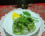 A picture of step 4 of Laccha Pyaaz Salad.
