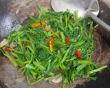 Foto langkah ke 4 dari resep Tumis kangkung.