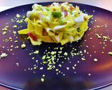 Foto del passaggio 5 della ricetta Pappardelle con cavolfiore verde, crema di ricotta e provola piccante, speck croccante