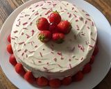 A picture of step 4 of Strawberry Cake.
