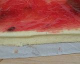 Foto langkah ke 6 dari resep Strawberry swiss roll.