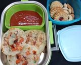 A picture of step 5 of Rava uttapam.
