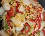 Foto langkah ke 4 dari resep Tumis Sawi Paprika.