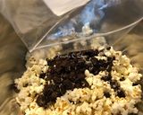Foto langkah ke 4 dari resep Brondong cookie and cream(aka cookie & cream popcorn).