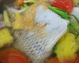 Hình bước làm 3 của món Canh cá gáy nấu thơm cà